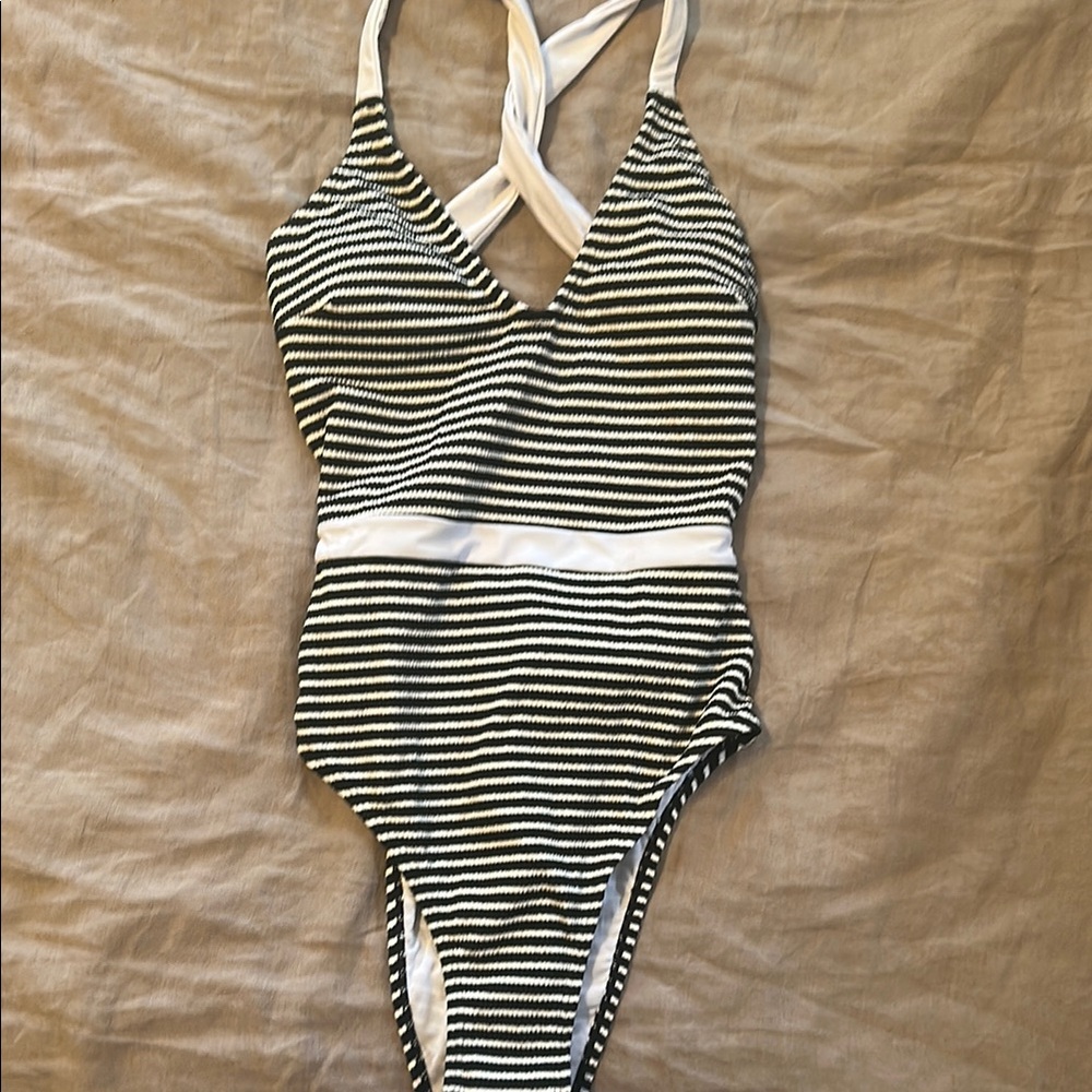 Cupshe Black and White Striped One Piece Swimsuit